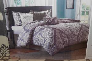 lot 18 image: Madison Park 7-Piece Comforter Set - King