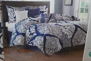lot 29 image: Madison Park 7-Piece Comforter Set - Queen