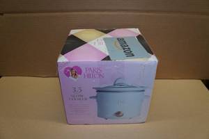 lot 52 image: Paris Hilton 3.5Q Slow Cooker