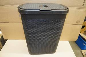 lot 63 image: 40L Clothes Hamper