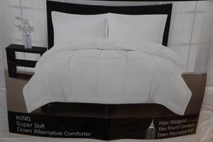 lot 65 image: London Fog Super Soft Down Alternative Comforter - King