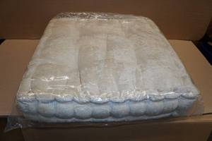 lot 92 image: 5 Floor Pillow - 20x20