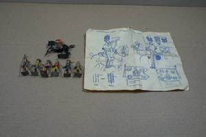 lot 144 image: Vintage Painted Lead Toy Soldiers