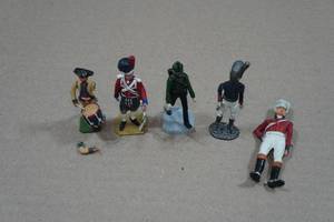 lot 145 image: Vintage Painted Lead Toy Soldiers