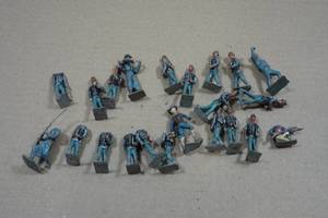 lot 149 image: Vintage Painted Lead Toy Soldiers