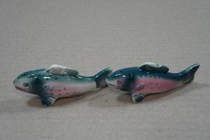 lot 172 image: Vintage Salt & Pepper Shaker Set - Fish