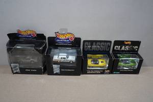 lot 232 image: Hot Wheels Collectibles - Kuda, Plymouth, Road Runner