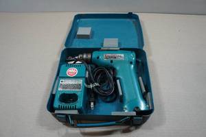lot 262 image: Makita 10mm Cordless Drill