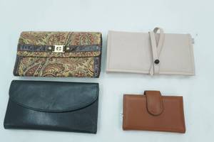 lot 10 image: Valentino Jewelry Organizer Wallet Card Holder Giani Bernini Tapestry Wallet Black Faux Leather Wallet