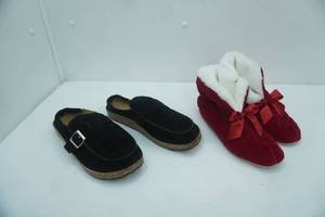 lot 35 image: Womens ClogMules Red Slippers