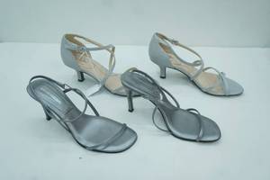 lot 43 image: Womens Shoes (2 Pair)