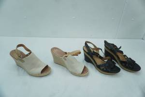 lot 49 image: Womens Shoes (2 Pair)