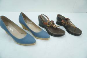 lot 52 image: Womens Shoes (2 Pair)