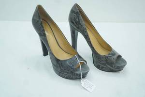 lot 59 image: Womens Heels