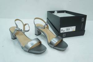 lot 66 image: NEW Naturalizer Pewter Leather Heels