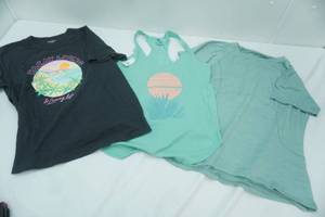 lot 95 image: 3ct NEW Womens Shirts Size L