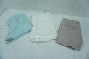 lot 100 image: 3ct Womens Shorts NewLike New Condition
