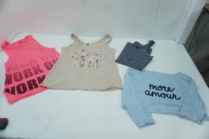 lot 113 image: NEW Womens Shirts 4ct