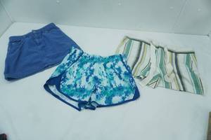 lot 117 image: 3ct Womens and Girls Shorts (like new)