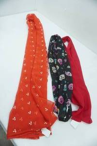 lot 123 image: 3ct Womens Scarves