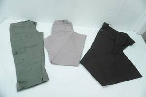 lot 133 image: 3ct Womens Pants and Capris (newlike new)