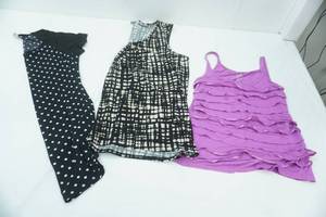lot 154 image: 3ct Womens ShirtsTank Tops. In good Condition
