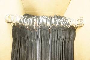 lot 181 image: Black Velvet Hangers (non-slip) FULL BOX