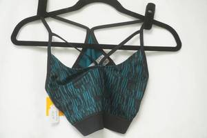lot 261 image: NWT Champion Duo Dry Size M. Sports Bra