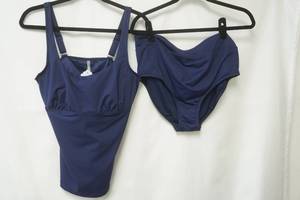 lot 266 image: Lands End 2-Piece Tankini Swimsuit. Navy Blue Size 12D top (underwire shelf bra)