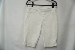 lot 360 image: Tribal Jeans Size 8. stretch white above the knee shorts.