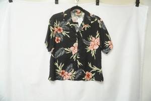 lot 363 image: Tommy Bahama 100% Silk Blouse (L)