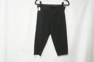 lot 368 image: Yummy Size L. Black stretch yoga capris
