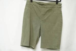 lot 370 image: Chico Size 10. Short leg shorts. olive color