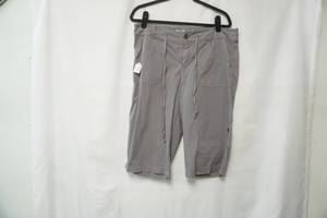 lot 372 image: Fresh Produce Size L shortscapris