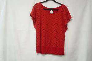 lot 381 image: AGB size S. red knit short sleeve blouse