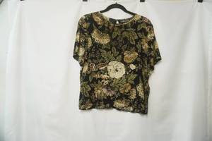 lot 395 image: Sag Harbor petite M floral blouse