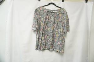 lot 400 image: Christopher Banks Floral Blouse. Size L