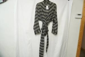 lot 414 image: Jones New York Size 18W. Pattern Silk wrap blouse