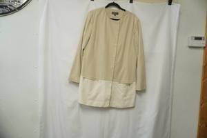 lot 431 image: Shel Size 44 Khaki BlazerJacket