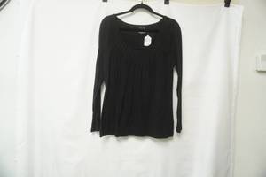 lot 443 image: Elle Must Have Tee Size L. Black