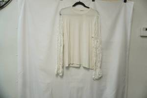 lot 446 image: Elie Tahari Size L. White wlace sleeves blouse.