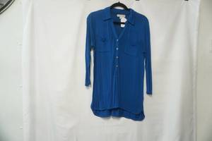 lot 452 image: Liz Claiborne size S. Blue Blouse