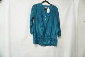 lot 456 image: Chicos 34 sleeve turquoise blouse. size 1