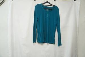 lot 458 image: NWT Simply Styled size M long sleeve shirt