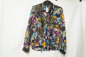 lot 462 image: Haute Monde Size M. Floral Blouse