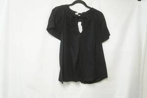 lot 471 image: Gap XL black short sleeve blouse