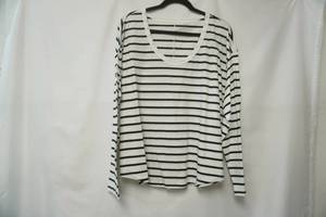 lot 473 image: Gap XL white wblack stripes long sleeve scoop neck blouse