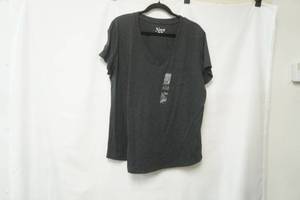 lot 479 image: Natural Reflections size XL v-neck tee, NWT