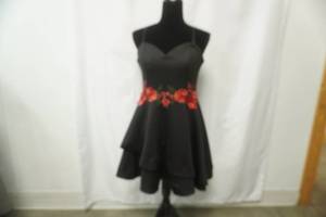 lot 485 image: B. Smart Size 15 Black with red floral dress