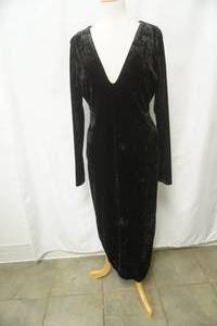 lot 486 image: Good American Size XL. Long Black Velvet Dress